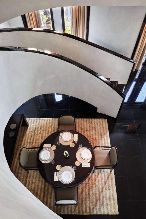Milan’s Refined Retreats: A Curated Selection of Luxury Stays