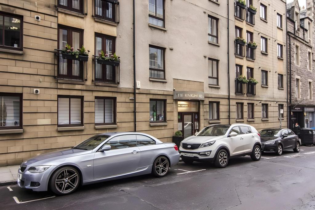Edinburgh’s Elite Escapes: A Curated Collection of Distinctive Stays