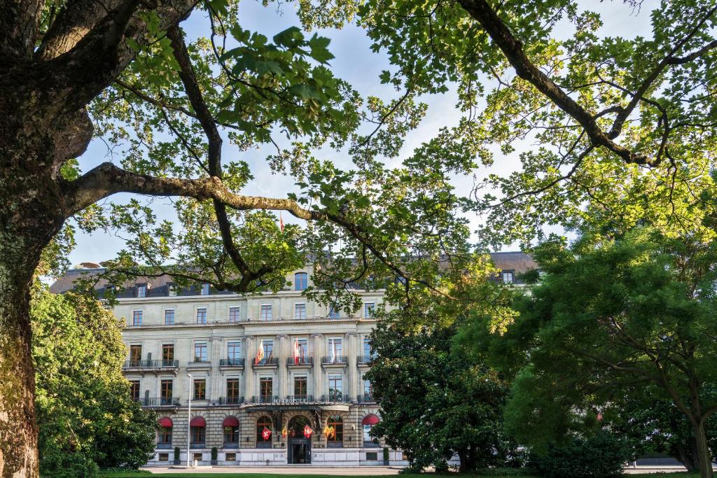 Geneva’s Refined Retreats: Unveiling Distinct Luxury Stays for Discerning Travelers